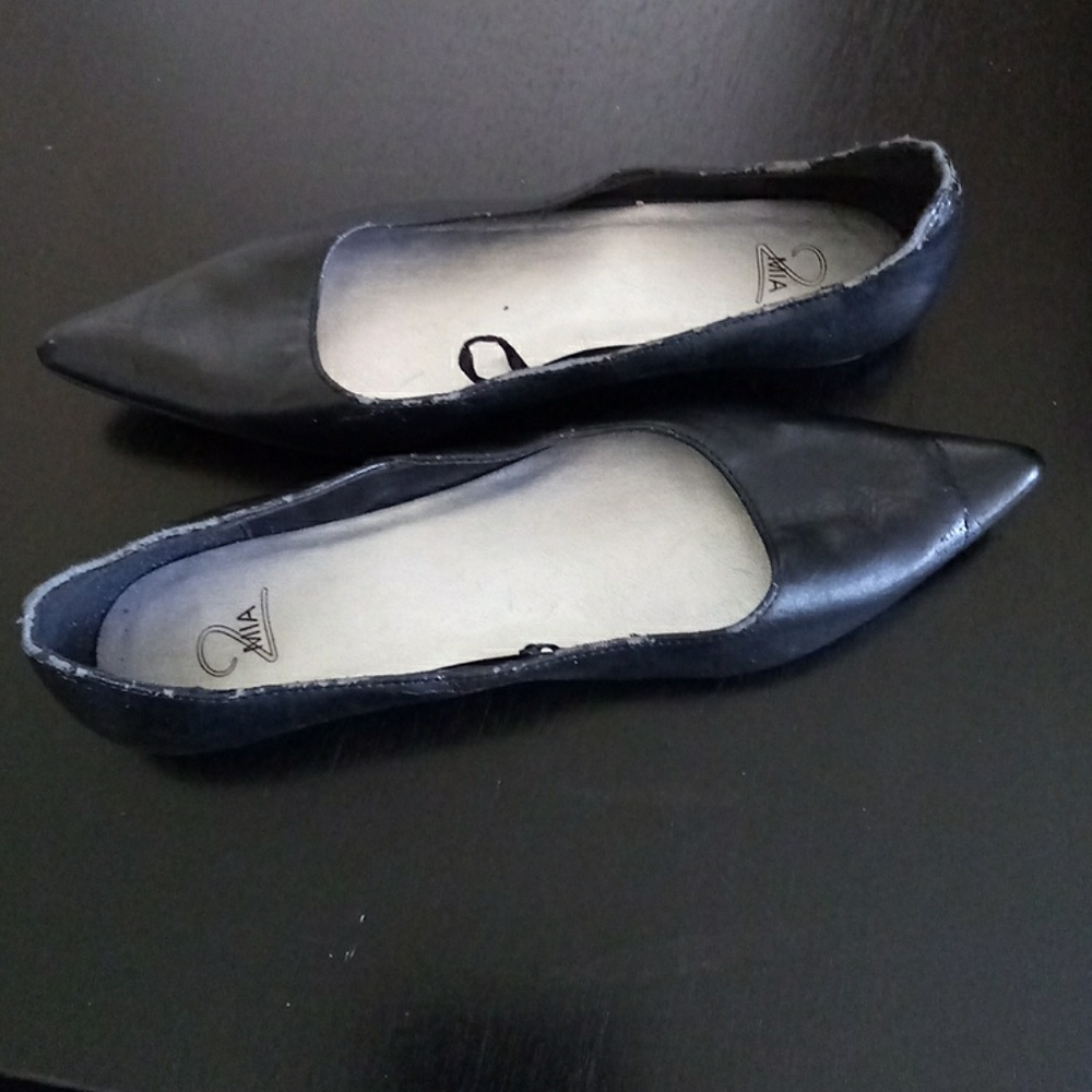 Shoes - Picture 2 of 3
